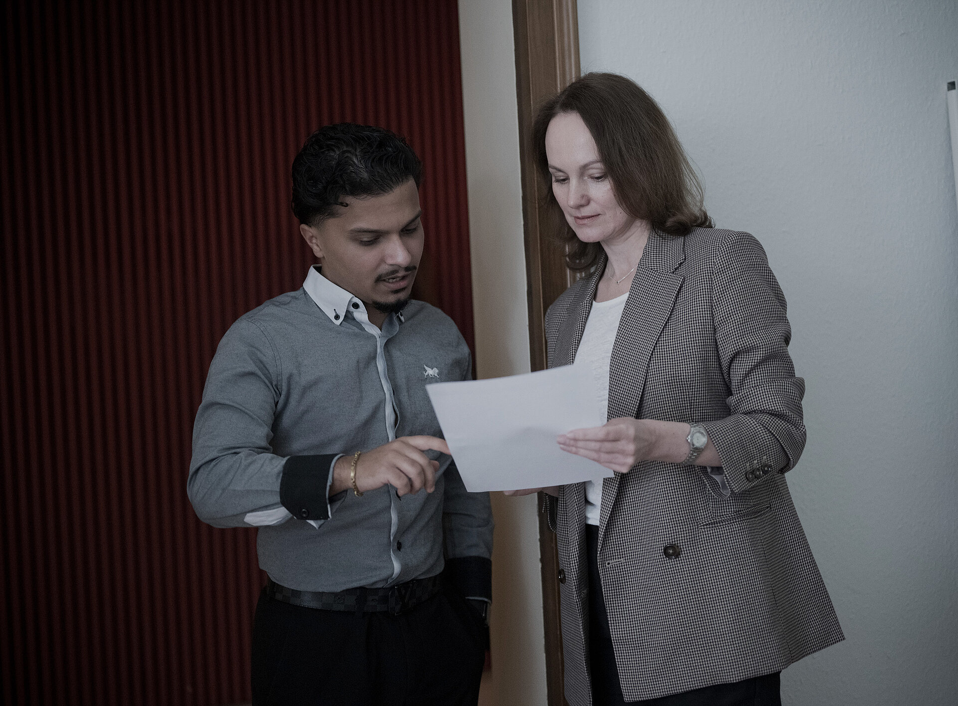 Beratungsgespraech zwischen zwei Steuerberatern