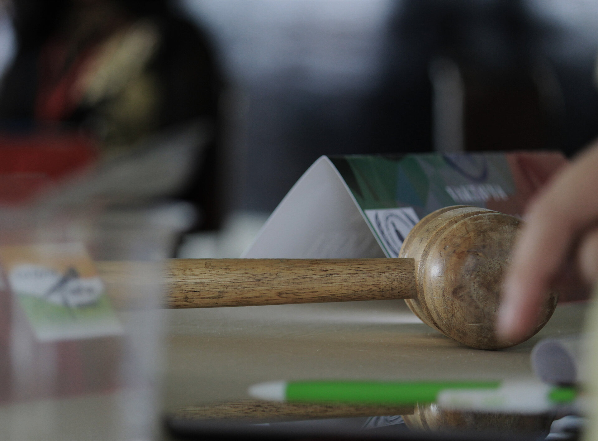 Nahaufname eines Richterhammer