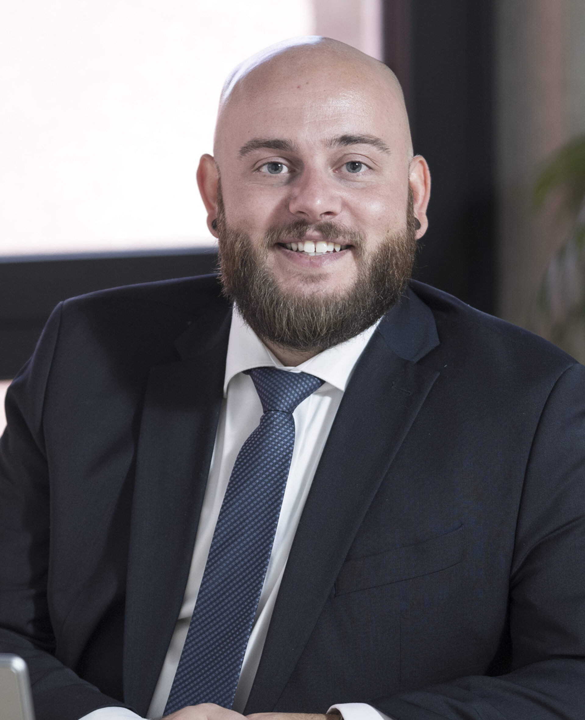 Portraitfoto Nico Schröbler