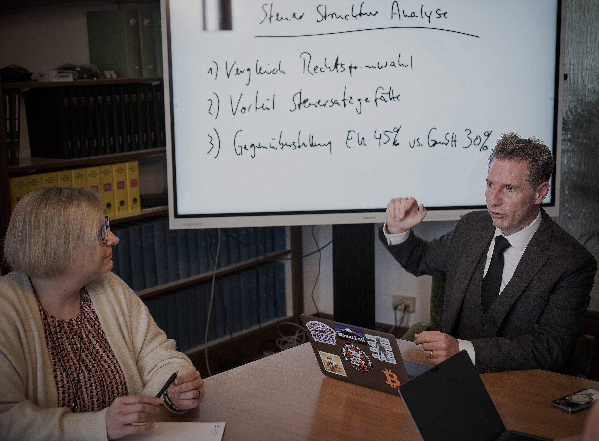 Eine Besprechung zwischen Steuerberatern